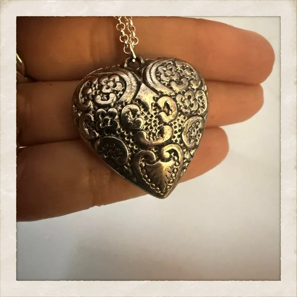 Vintage Silver Puffy Heart Penant Necklace with Etching on both sides,‎ 22”
